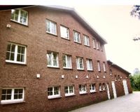 Großer Reitstall von außen