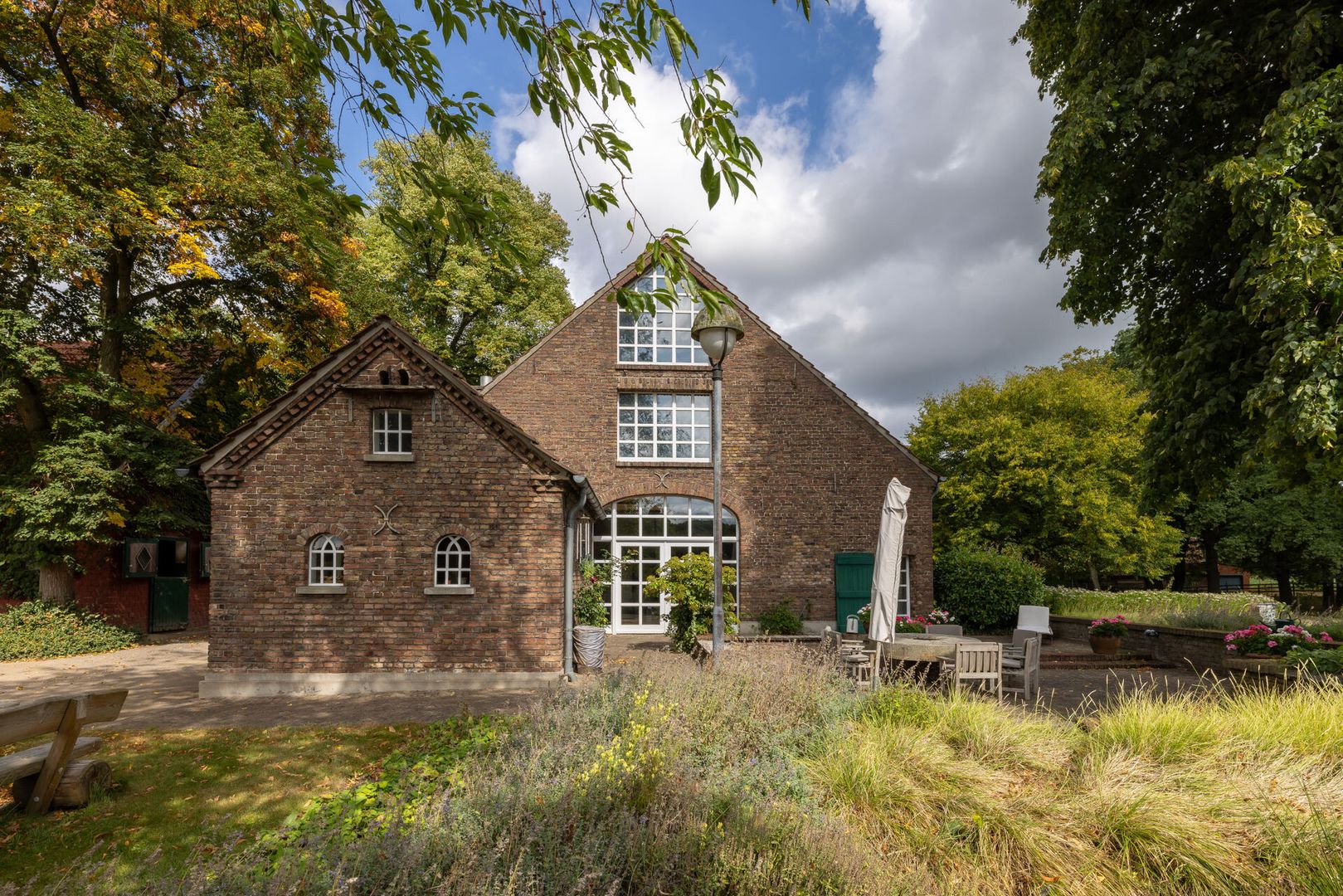 Repräsentatives Landhaus mit Reitplatz zu verkaufen