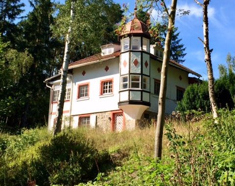 Waldschlösschen in ruhiger Alleinlage auf 4,5 ha zu verkaufen