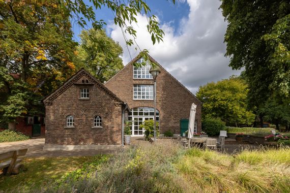 Repräsentatives Landhaus mit Reitplatz zu verkaufen